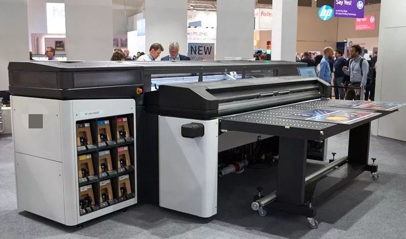 ag真人平台Latex乳胶白色墨水可以打印卷材和刚性子料